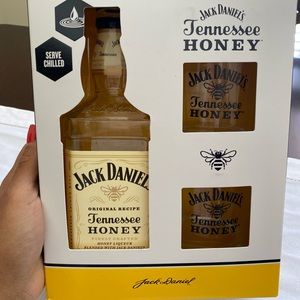 Jack Daniels Honey Empty Bottle & Matching Cocktail Glasses.